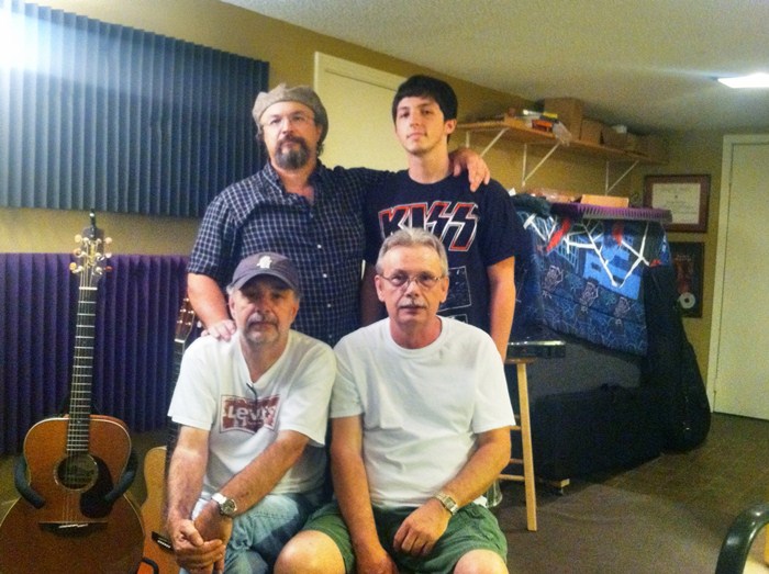 Tennessee River Crooks : Jimmy et Rickey Stewart (devant), Mark et Ryan Holladay (derrière) Tennessee River Crooks