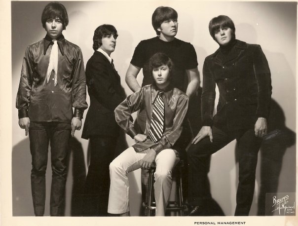 The Candymen : John Rainey Adkins - Rodney Justo - Bill Gilmore - Robert Nix (derrière Gilmore) - Dean Daughtry The Candymen